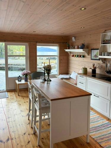 Exterior view, Cabin With Private Pier By The Sea At Tittelsnes in Valevag