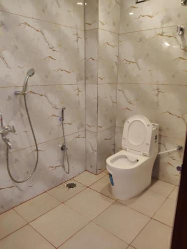 Royal Inn - image 4