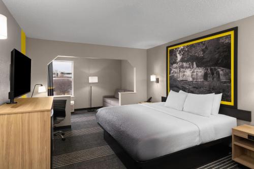 SureStay Plus Hotel by Best Western Chattanooga/ Hamilton Place - image 25