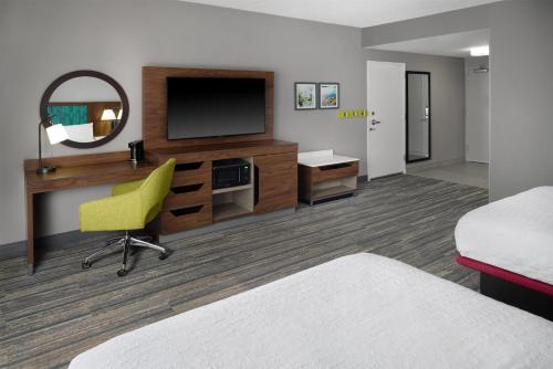 Hampton Inn and Suites Parsippany/North - image 36