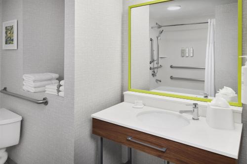 Hampton Inn and Suites Parsippany/North - image 23