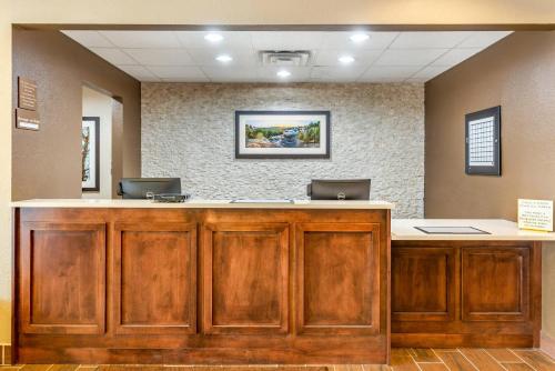 Comfort Inn DeKalb - Adjacent the University - image 34