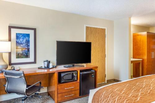 Comfort Inn DeKalb - Adjacent the University - image 39