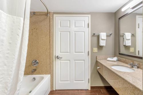 Best Western Airport Inn & Suites in Charleston, USA