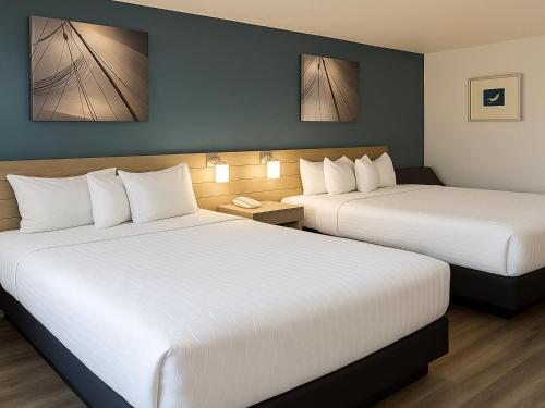 Rancho San Diego Inn & Suites in 埃爾卡洪