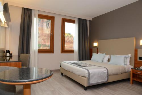 Albergo Roma, BW Signature Collection Best Western Albergo Roma is perfectly located for both business and leisure guests in Castelfranco Veneto. The property features a wide range of facilities to make your stay a pleasant experience. Se