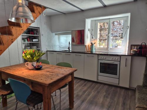 Kitchen, Casa Grillino in Brione sopra Minusio
