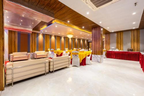 Hotel Ginzer Plaza by ASPL photo 4