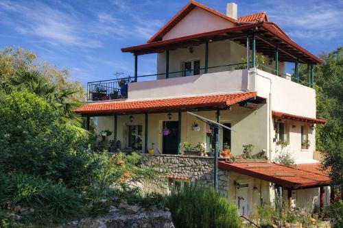 숙소 외관, Villa Dorothy 360 -Mountain Escape in Polydrosos in 폴리드로소스