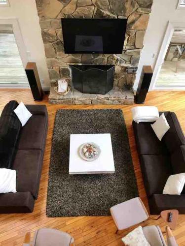 Stylish Beauty with Tennis in Northwest Harbor (NY)