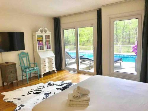 Stylish Beauty with Tennis in Northwest Harbor (NY)