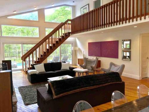 Stylish Beauty with Tennis in Northwest Harbor (NY)