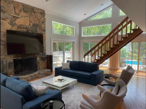 Stylish Beauty with Tennis in Northwest Harbor (NY)