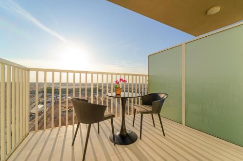 FIRST CLASS 1BR Tranquil Hideaway in Damac Hills 2