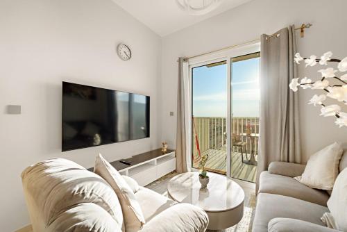 FIRST CLASS 1BR Tranquil Hideaway in Damac Hills 2