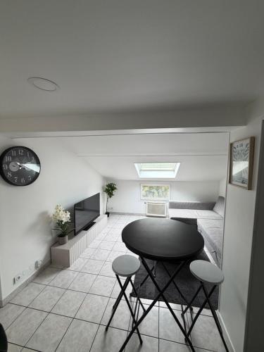 T3 duplex Cosy Centre-ville Longjumeau Proche RER TGV Orly in Chilly-Mazarin