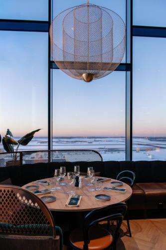 Restaurant, Clarion Hotel Helsinki Airport in Helsinki-Vantaa Airport