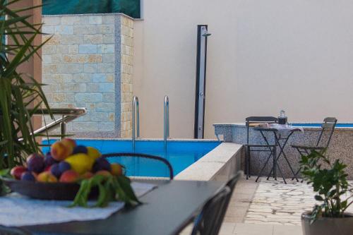 Skats, Holiday Home Vele with pool in Dusina
