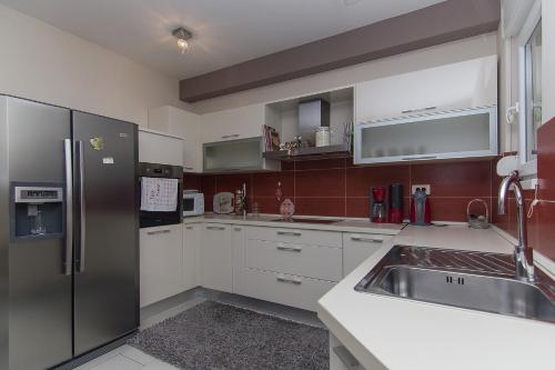 virtuve, Holiday Home Vele with pool in Dusina
