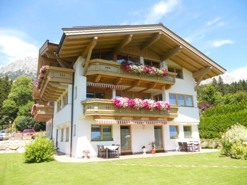 Buitenkant, Landhaus BergMoment - adults only in Ellmau