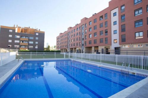 Apartamento el Parque piscina aire acondicionado a 5 minutos del centro en coche entorno tranquilo ideal mascotas - Apartment - Logroño