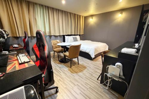 room detail thumbnail 0