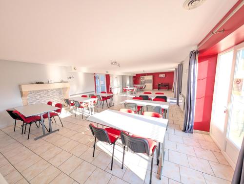 מתקני המלון, Chambres Etage1 au Gite Domaine du Luth - Parking gratuit - Cuisine Commune - 20 min Aquascope et Fu in Vouille