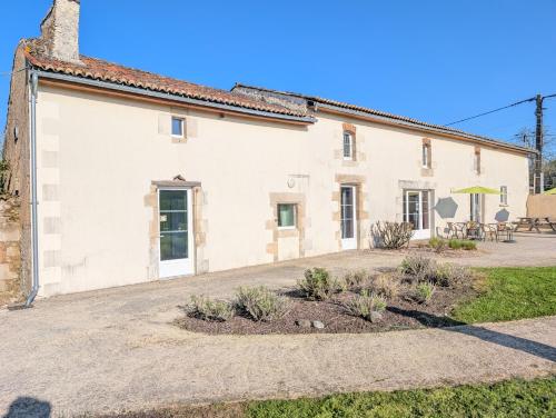 נוף חוץ, Chambres Etage1 au Gite Domaine du Luth - Parking gratuit - Cuisine Commune - 20 min Aquascope et Fu in Vouille
