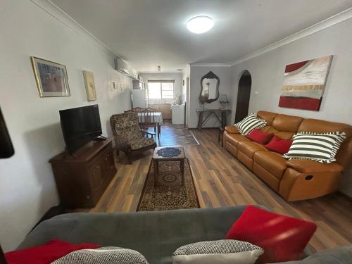 Champion Bay Beach Unit, with own carport, - Geraldton