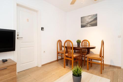 Habitaciones con baño compartido en bonito Apartamento en Badalona 3
