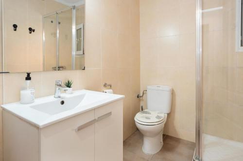 Habitaciones con baño compartido en bonito Apartamento en Badalona 5