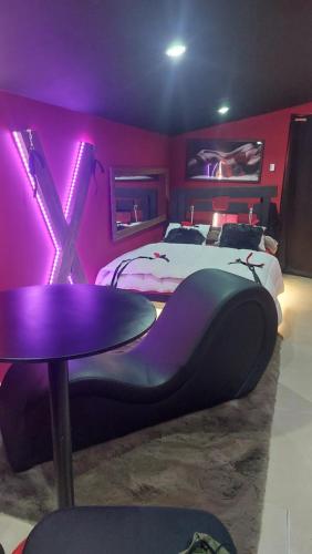 Love room les pins Hotel de charme Bois de Palayson