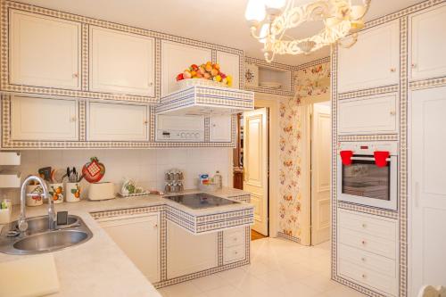 virtuve, Villa familiar - Jacuzzi - Children's Area in O Castro de Ouro