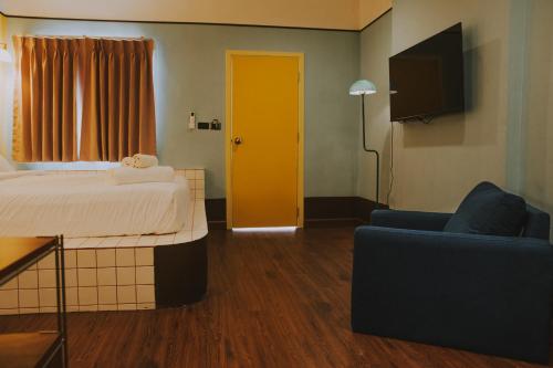 room detail thumbnail 2