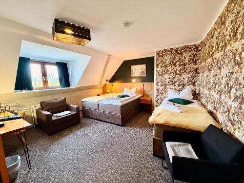 1 king bed, 1 twin bed, 1 sofa bed
