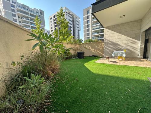 Garden Apartment Herzliya in Центр міста Герцлія