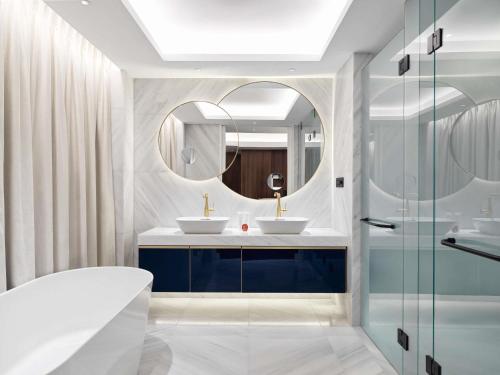 room detail thumbnail 2