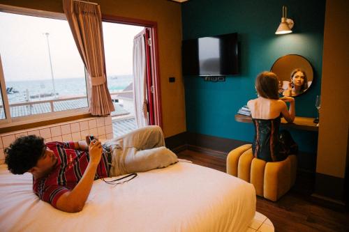 room detail thumbnail 1