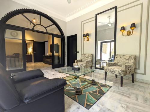 Exterior view of Ghumo - 10BR Villa in Bahadurabad near Aga Khan