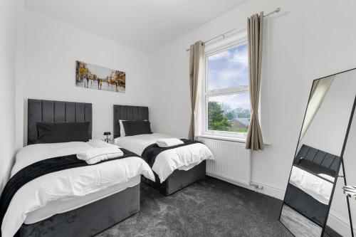 Bright & Stylish 2BR Markland Hill Residence, Bolton, Sleeps 4, Long Stay Ready gîte à louer Lostock