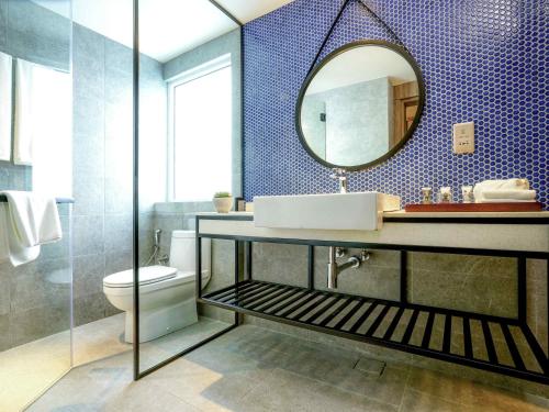 room detail thumbnail 2