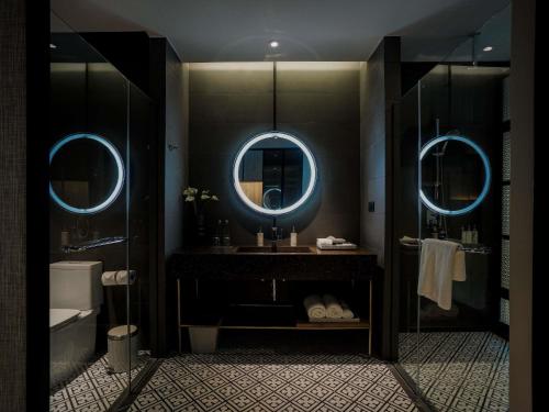 room detail thumbnail 2