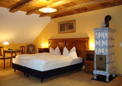 Historisches Genusshotel Lowen - Staufen im Breisgau Historisches Genusshotel Lowen - Staufen im Breisgau