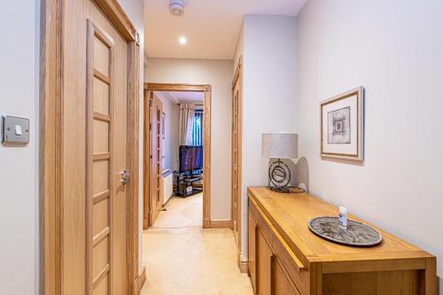 Central Apartment with Parking by Guestz - image 5