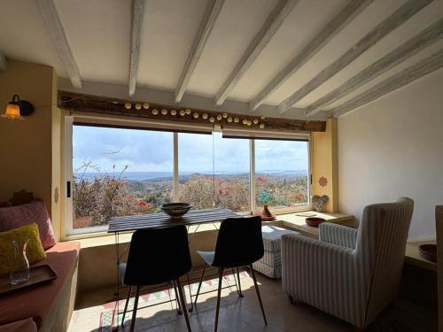 Casa con vistas al mar y Patio de Buganvillas in Aigues