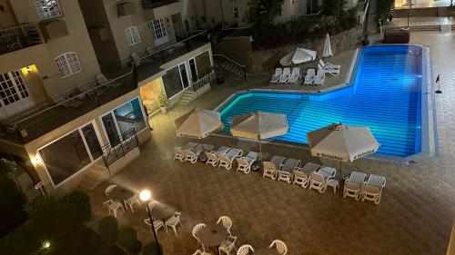 room detail thumbnail 2