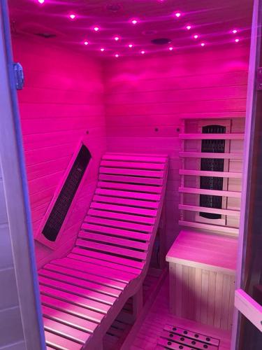 Cosy love et spa-tentation loveroom in Raincourt