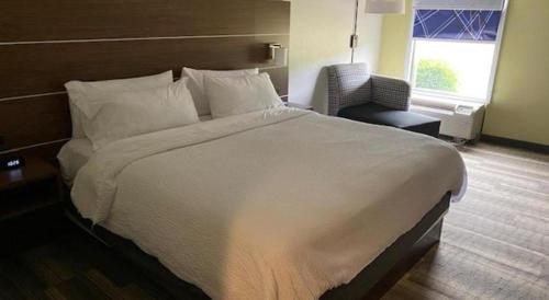 Holiday Inn Express Hotel & Suites Greenwood By IHG in 布拉斯顿(MS)