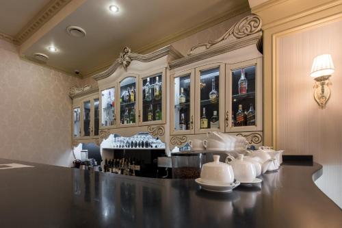 Premium Hotel - image 2