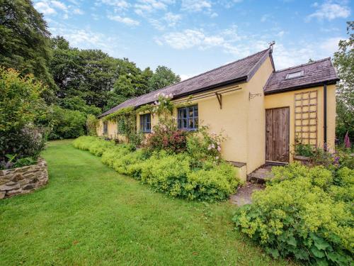 Exterior view, Willow Tit Cottage in Troedyraur